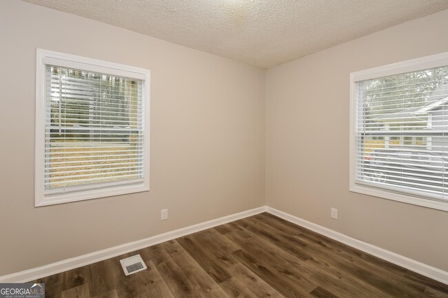 Building Photo - 3687 Saturn Dr NW