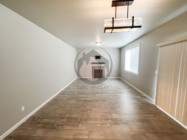 Building Photo - Beautiful Open Floor Plan Home in Dallas -...
