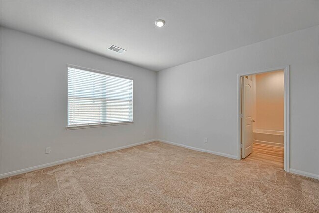Building Photo - 553 Amberwood Pk Dr