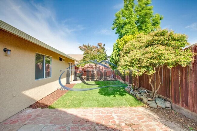 Building Photo - Beautiful home located in a culdesac