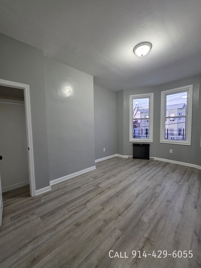 Building Photo - 94 Maple St