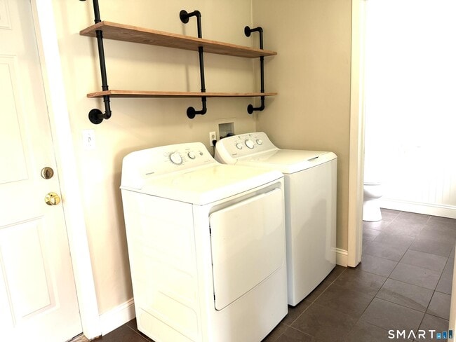 Building Photo - 28 Miamis Rd