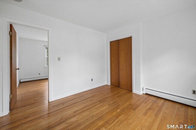 Building Photo - 32 Hollow Wood Ln