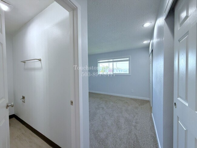 Building Photo - Upper Level Apartment with Bright Living and Everyday Comfort