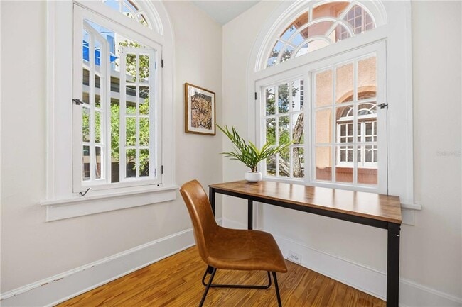 Building Photo - 1221 N Palm Ave