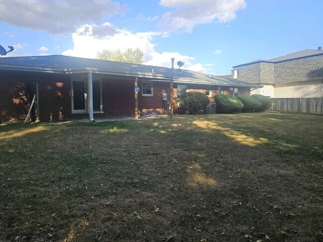 Primary Photo - 121 S Regency Dr