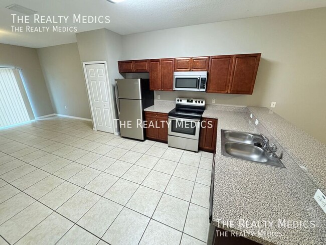 Building Photo - 548 Albatross Dr