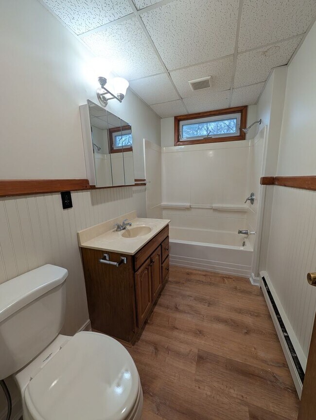 Building Photo - 306 N Main St