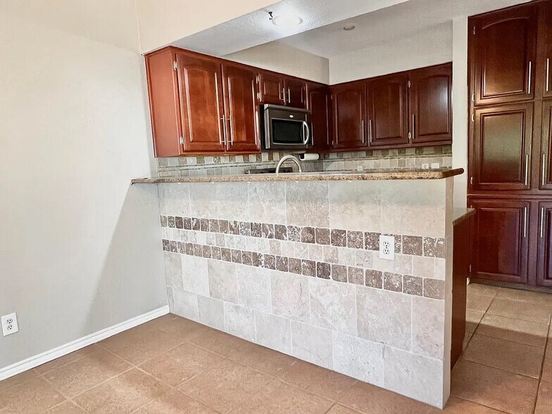 Building Photo - 3703 Mediterranean St