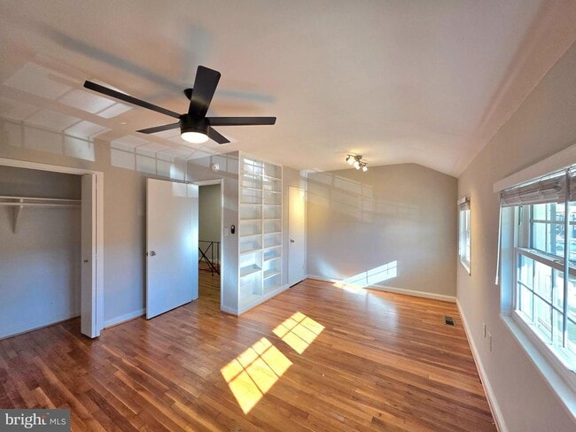 Building Photo - 2510 N Dearing St