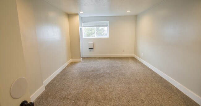 Building Photo - 1084 E 3400 N