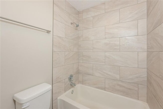 Building Photo - 10450 Summer Creek Dr
