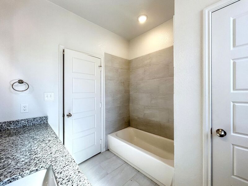 Building Photo - 866 Freedom Cir