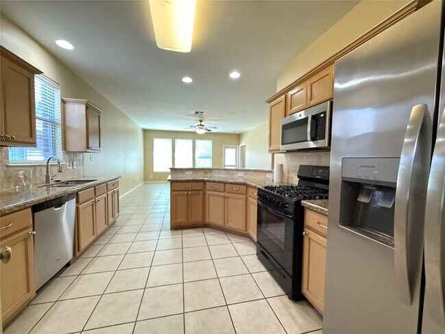 Building Photo - 211 Riata