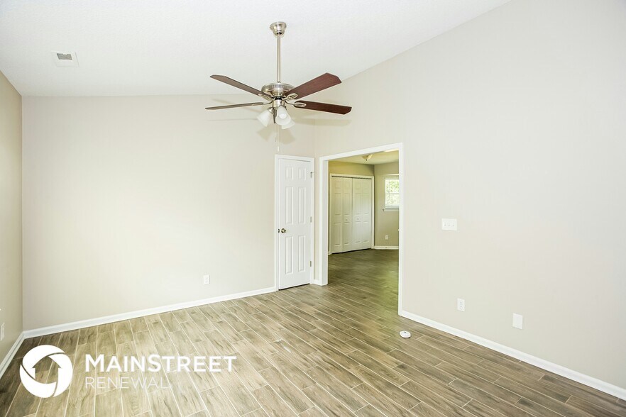 Building Photo - 4802 Farmview Dr