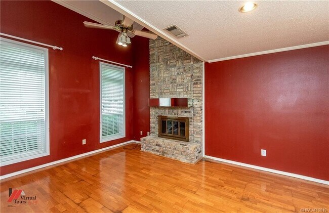 Building Photo - 8917 Glenmora Dr