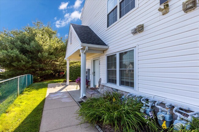 Building Photo - 16 Juneau Ct