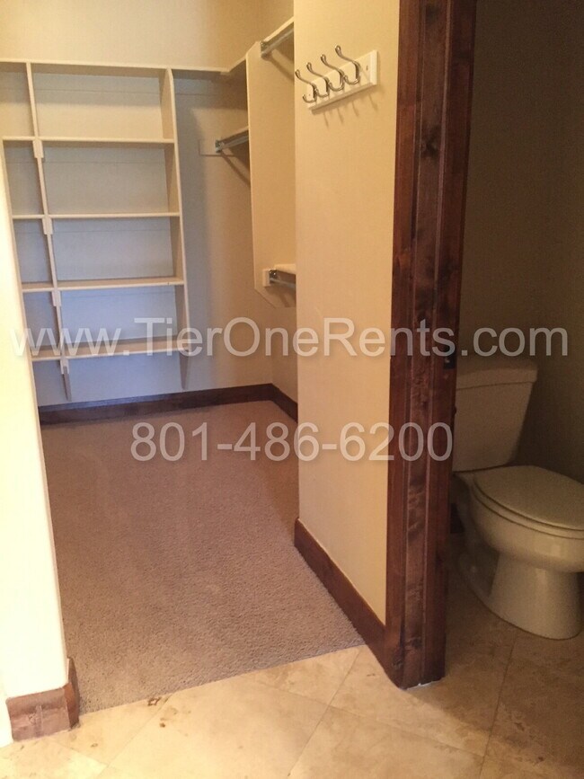 Building Photo - NO DEPOSIT Option Available for This Prope...