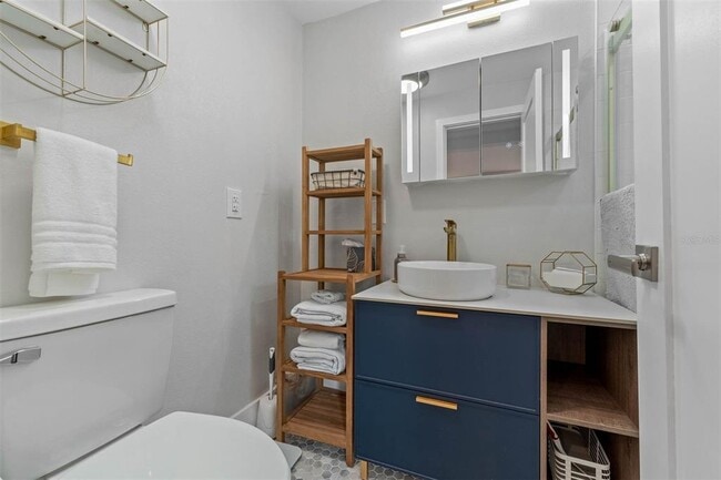 Building Photo - 228 E Harding St