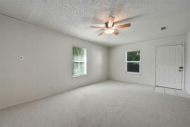 Building Photo - 2200 Rountree Dr