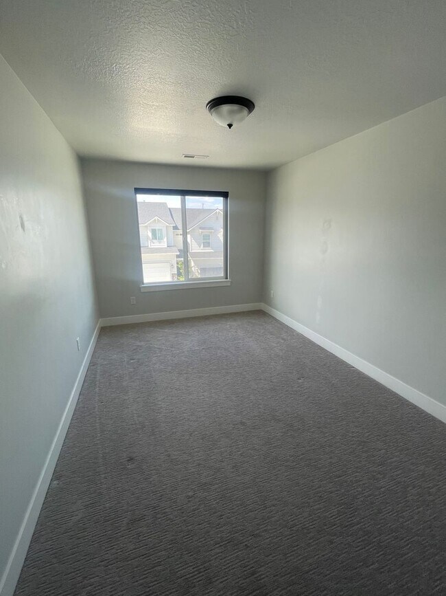 Building Photo - Amazing townhome for rent in Lehi!