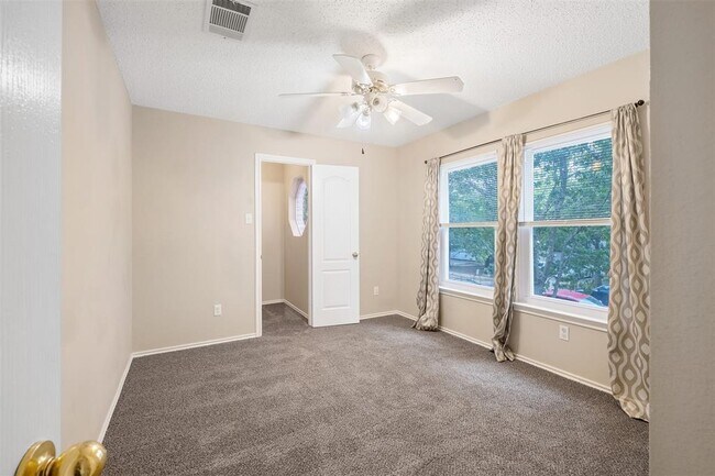 Building Photo - 2507 Byfield Dr