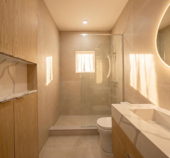 Building Photo - 3 E 9th St