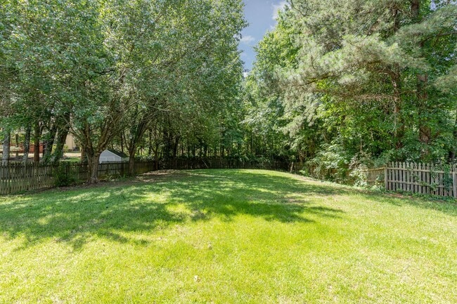 Building Photo - 3 Bedroom 2 Bathroom Home in Walden Creek