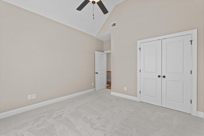 Building Photo - 565 River Oaks Ln