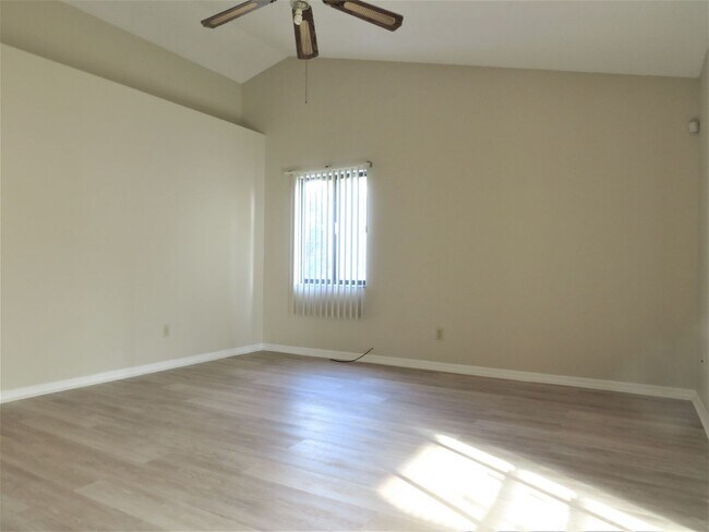 Building Photo - Coming Soon! Beautiful and Spacious 3 bedroom 2 bath Home With a Split Floor Plan.