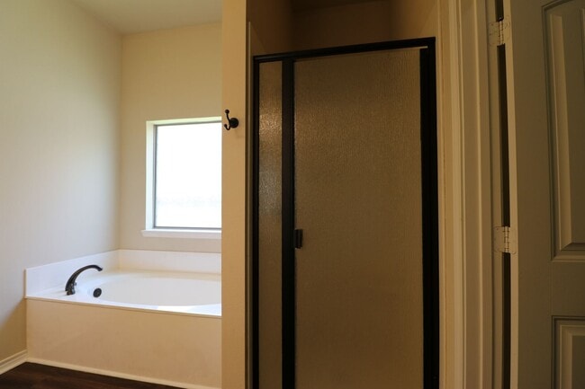 Building Photo - 3116 Stallion Dr