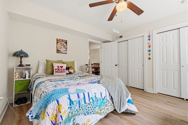 Building Photo - Beautiful apartment less than 1 mile from Brightleaf Square! Utilities Included!