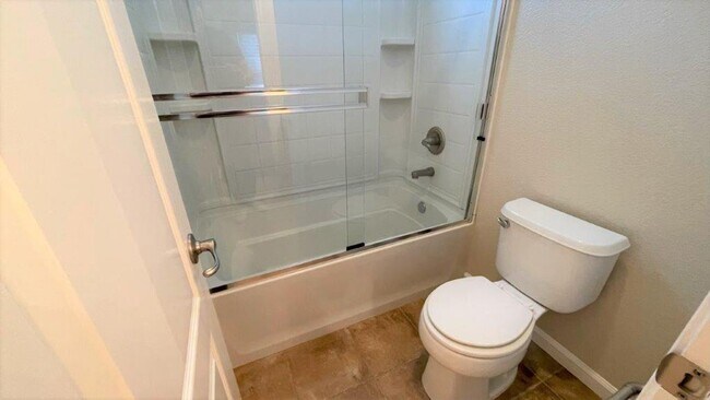 Building Photo - Concord Beautiful 4 bedroom 2.5 bathroom h...