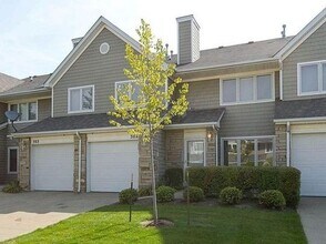 Building Photo - 811 Burr Oaks Dr