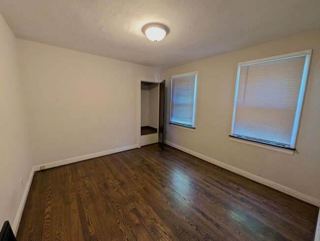 Building Photo - A Little Gem with Big Brentwood Energy