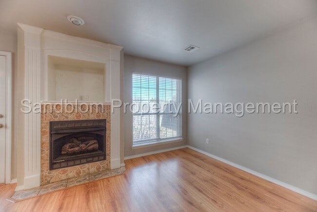 Building Photo - For Lease | Jenks | Available Now!