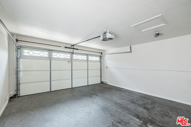 Building Photo - 2537 Cotner Ave