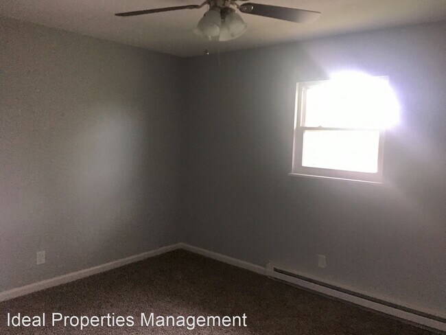 Building Photo - 3343 S 6th St