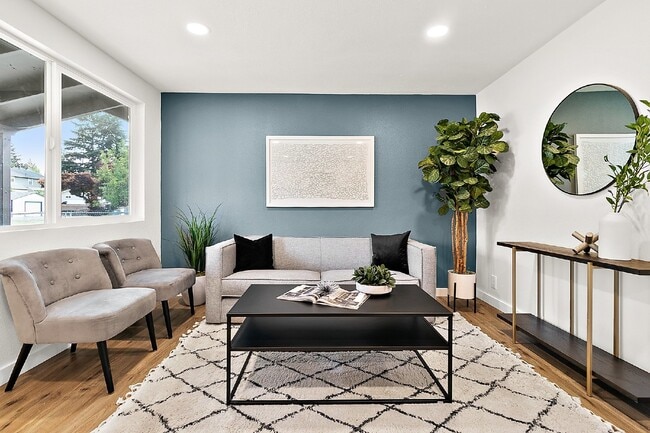 Building Photo - Newly Remodeled 1-Bedroom Duplex Unit with...