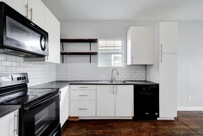 Building Photo - 3-Bedroom Home in Riverside