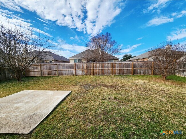 Building Photo - 1212 Neuberry Cliffe