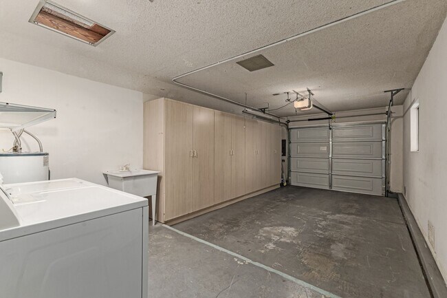 Building Photo - Updated condo in Sun City!