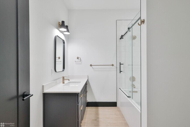 Building Photo - 2 bedroom / 2 bathroom apartment at Waterm...