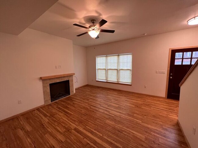 Building Photo - $1,900 | 3 Bedroom, 2.5 Bathroom Town Home...