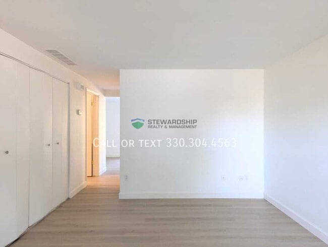 Building Photo - 376 Oak Mnr Ave NE