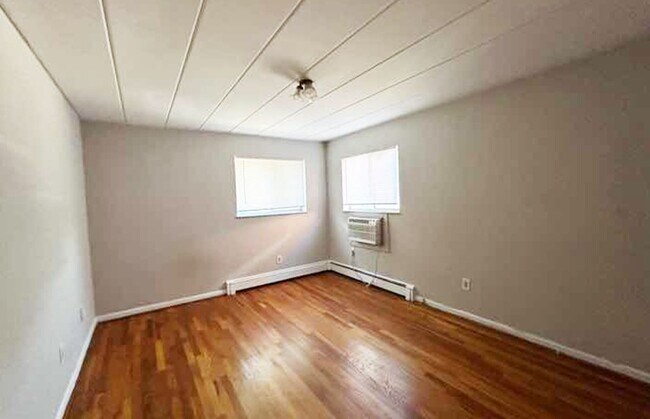 Building Photo - 539 Lowell Ave