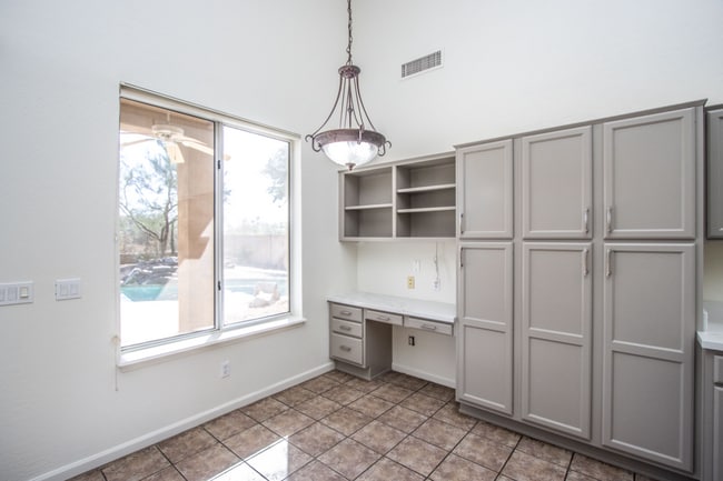 Building Photo - 4BR Total Remodel