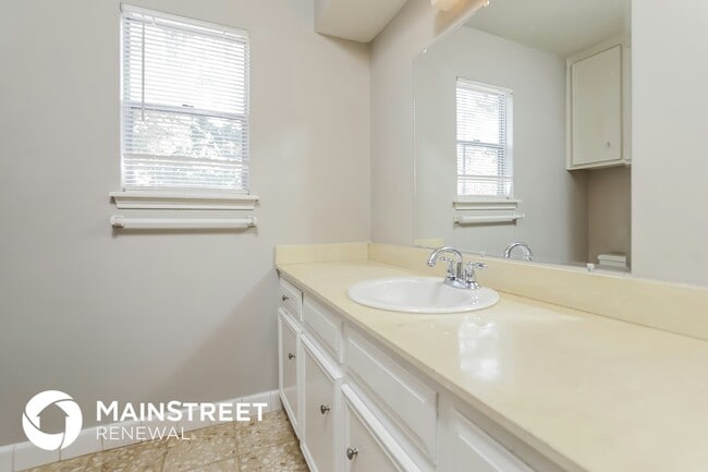 Building Photo - 1707 Corral Dr