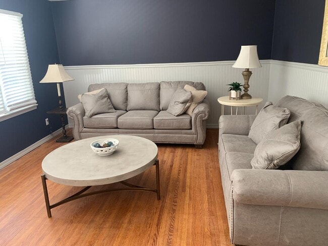 Building Photo - 2709 Highland Dr