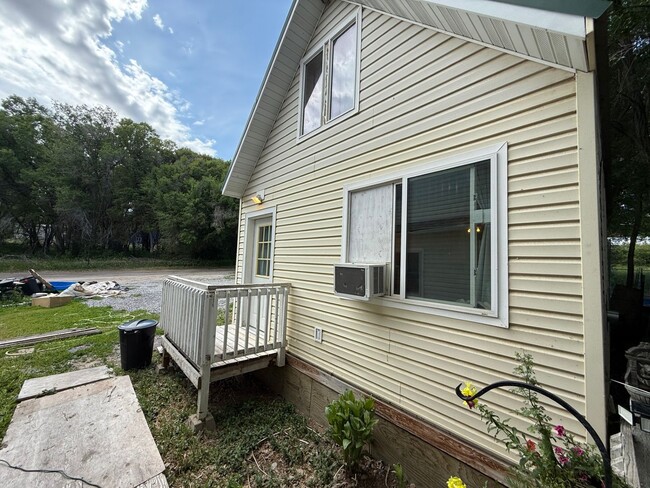 Building Photo - Cozy Guest House in Semi-Rural Location w/...